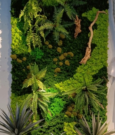 Artificial plant wall with flowers